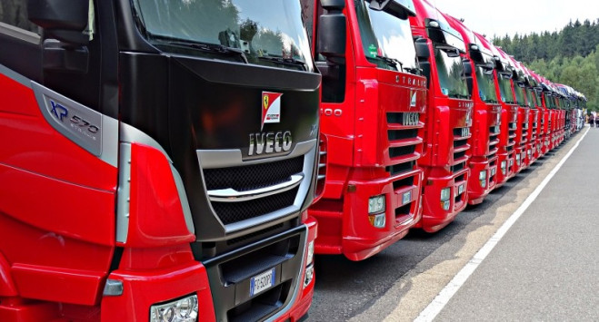 Mandat za dekoracje: kierowcy ciężarówek mają odsłonić przednie szyby