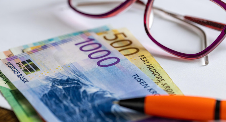 Limit gotówki używanej w sklepie i mniejsze wypłaty z bankomatu. Zmian domagają się norweskie służby