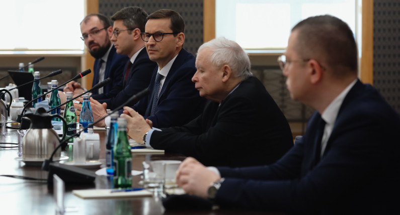 „Nacjonalistyczny rząd, hamulec UE, Polska na rozdrożu”. Norweskie media ostro przed wyborami parlamentarnymi