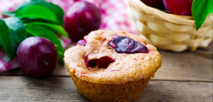 Puszyste muffiny ze śliwkami