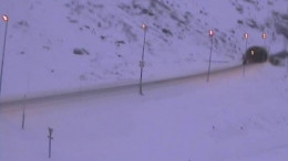 Utrudnienia na drogach w północnej Norwegii - dziesiątki aut utkęło w tunelu