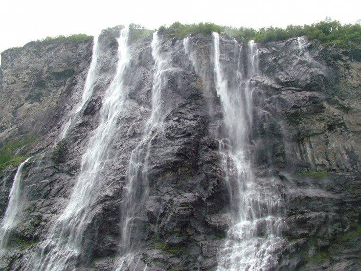 wodospad De sju s&oslash;strene