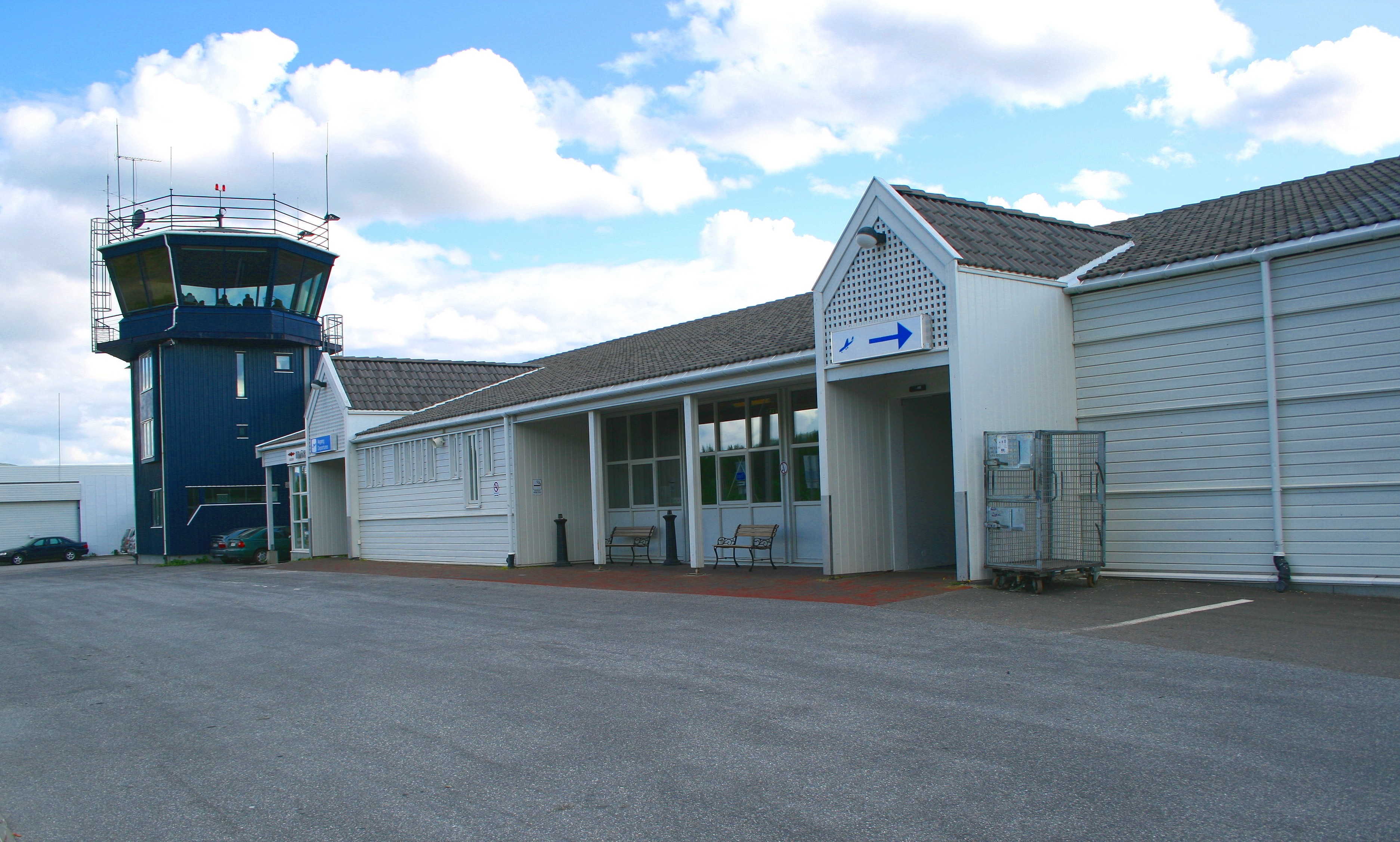 Na zdjęciu: Røssvoll – obecnie funkcjonujące lotnisko w Mo i Rana.