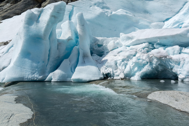 Do roku 2100 lodowce przyczynią się do podniesienia poziomu morza o około 9 centymetrów, pod warunkiem, że średnia globalna temperatura nie wzrośnie o więcej niż 1,5 stopnia.