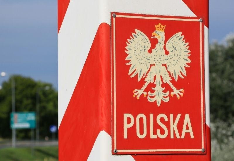 Polskie służby akceptują certyfikaty wystawione przez wszystkie państwa UE/EOG/Schengen. Warunkiem jest przetłumaczenie ich na język angielski.