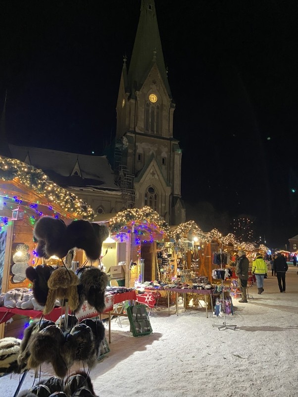 W tygodniu 48,49 i 50 stragany będą czynne głównie od godz 13.00-18.00, w tygodniu 51 - od poniedziałku do czwartku od 13.00-19.00.