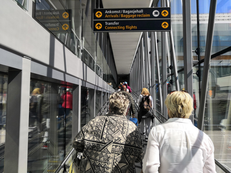 Od 18 stycznia od godz. 17 obowiązkowy po przyjeździe do Norwegii test na koronawirusa można wykonać tylko na lotnisku czy przejściu granicznym, a nie - jak do tej pory - w danej gminie w ciągu 24 godzin. 