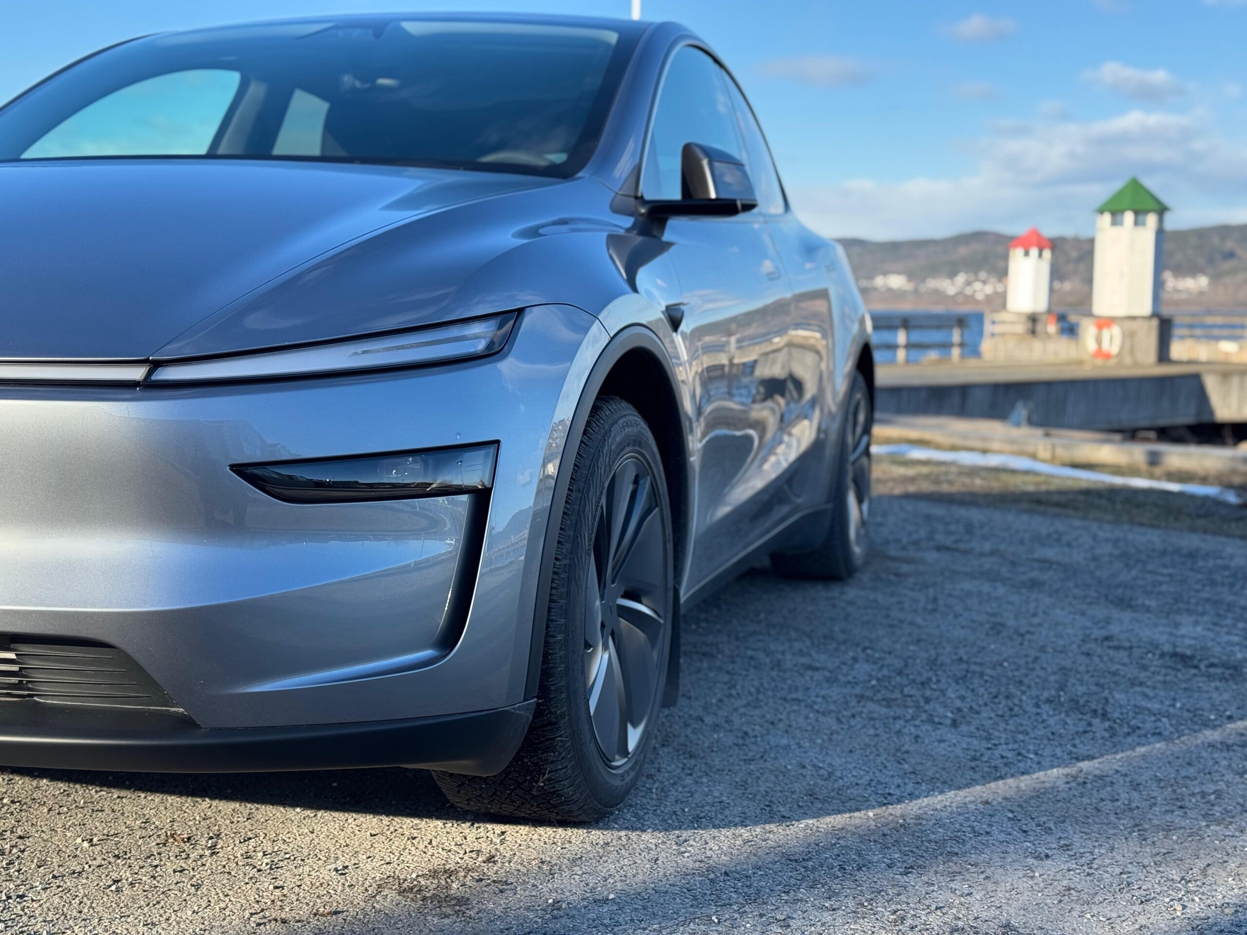 Tesla Model Y jest zdecydowanie najlepiej sprzedającym się modelem samochodu.