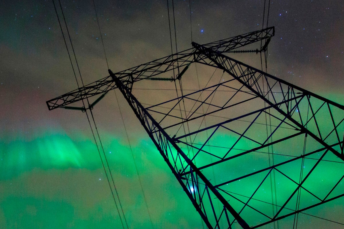 – Dopóki ceny gazu i innych paliw pozostaną wysokie, możemy spodziewać się utrzymania wysokich cen energii elektrycznej w Norwegii również w przyszłości – czytamy w raporcie NVE.