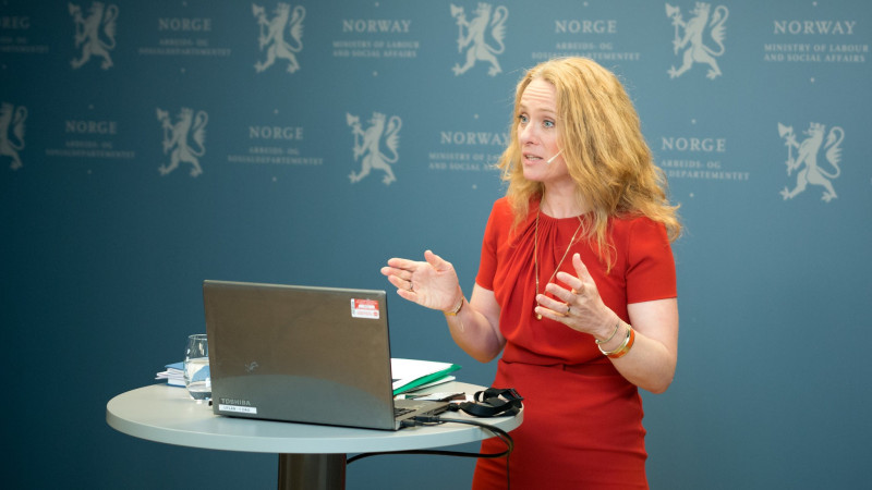 Anniken Hauglie, ówczesna minister pracy i spraw socjalnych, po raz pierwszy została poinformowana o nieprawidłowościach w grudniu 2018 roku.