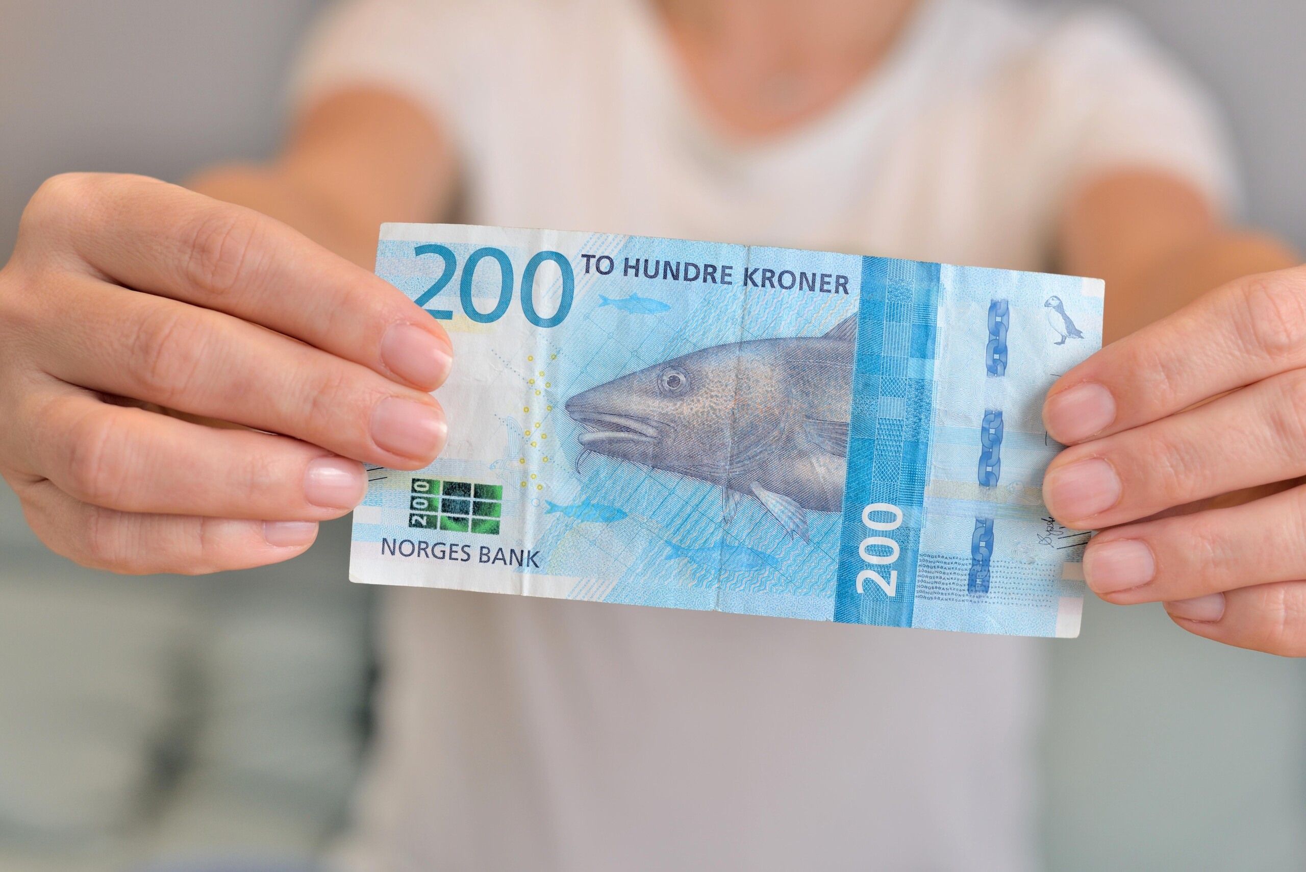 Koronie norweskiej nie pomagają nawet pozytywne dane inflacyjne.