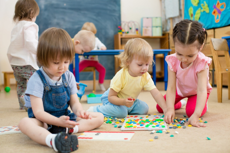  Jedno na piętnaście norweskich przedszkoli w Norwegii nie ma personelu z przygotowaniem nauczycielskim, który pracuje bezpośrednio z dziećmi. 