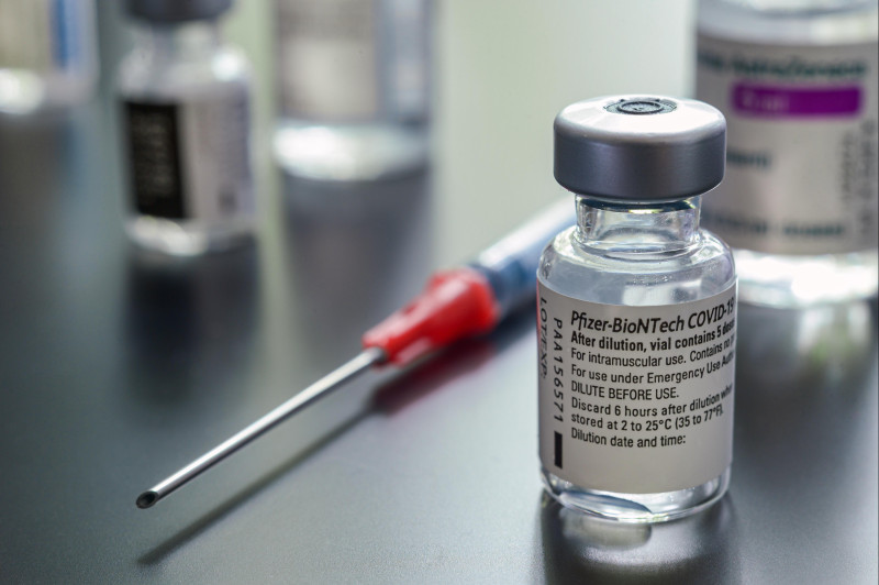 Pod koniec sierpnia bieżącego roku Norwegia podjęła również decyzję o podaniu trzeciej dawki szczepionki mRNA osobom o bardzo osłabionym układzie odporności. 