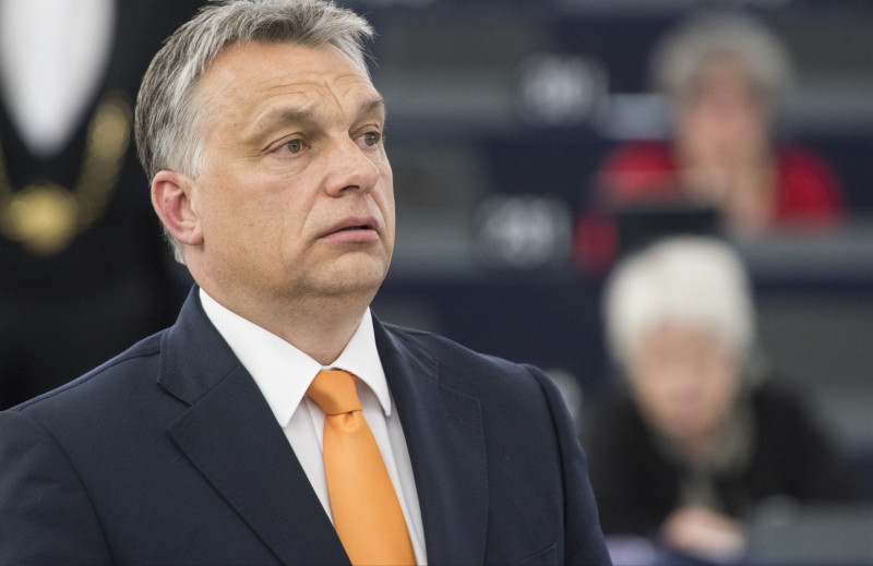 Viktor Orbán, premier Węgier. Ostatnio zapowiedział, że zostanie przeprowadzone referendum w sprawie ochrony dzieci. Jak uargumentował, chodzi o zwalczenie presji ze strony UE na zmianę ostatnich przepisów dotyczących dyskryminacji osób LGBT