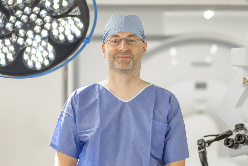 lek. Maciej Bujko, neurochirurg w Carolina Medical Center, międzynarodowy instruktor pełnej endoskopowej chirurgii kręgosłupa RIWO Spine