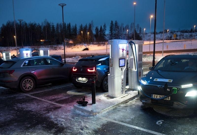 W 2021 roku pożary samochodów elektrycznych stanowiły 3,8 proc. zarejestrowanych zdarzeń.