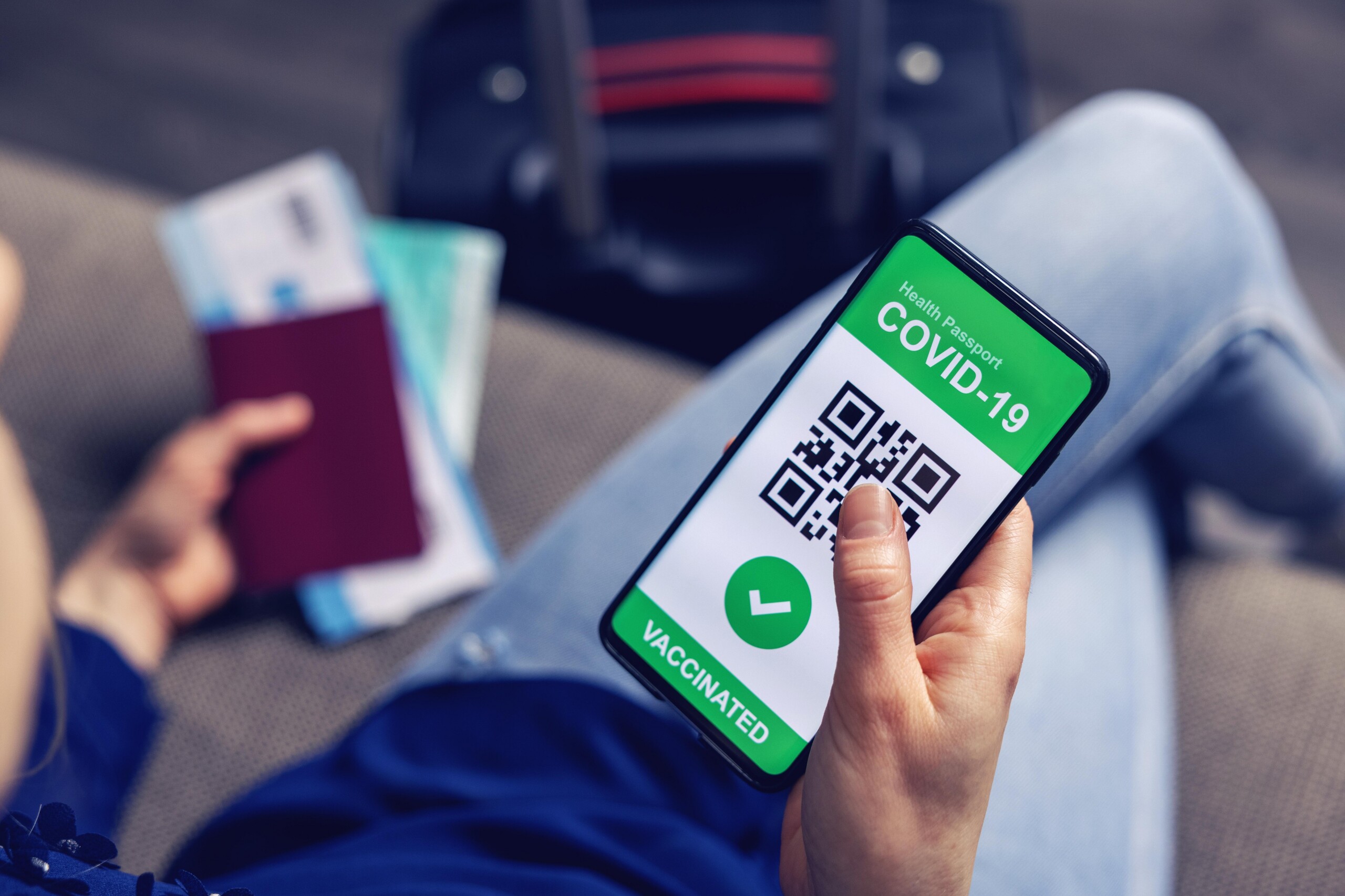Certyfikat covidowy, tzw. green pass, ma być wydawany osobom zaszczepionym, posiadającym negatywny wynik testu na koronawirusa, oraz ozdrowieńcom, którzy zachorowali na COVID-19 w okresie ostatnich sześciu miesięcy.