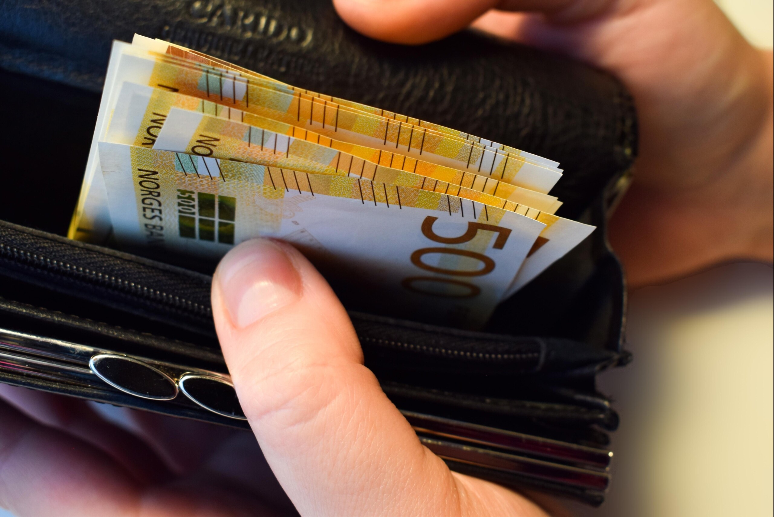 Największy wpływ na wzrost miały podwyżki cen żywności i napojów. 