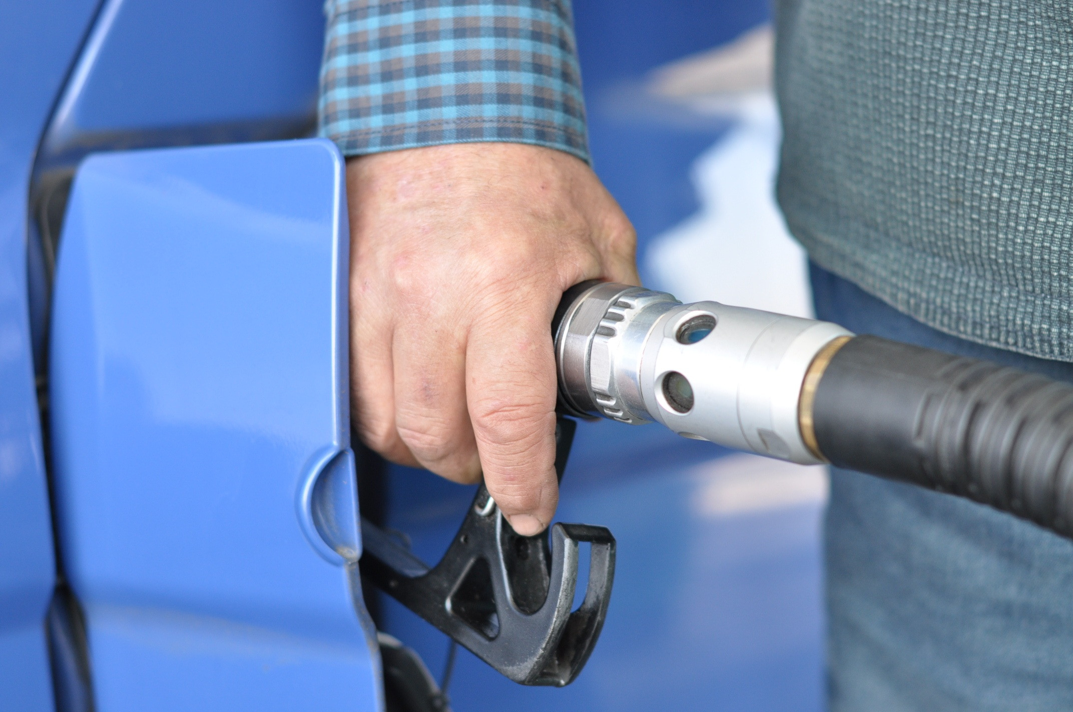 Este posibil ca proprietarii să vândă mașinile pe benzină și diesel înainte ca electricele să domine complet piața.