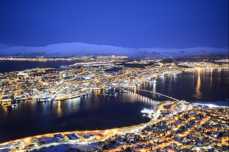 W Tromsø słońce zachodzi 27 listopada, żeby wzejść nad miastem dopiero 15 stycznia.