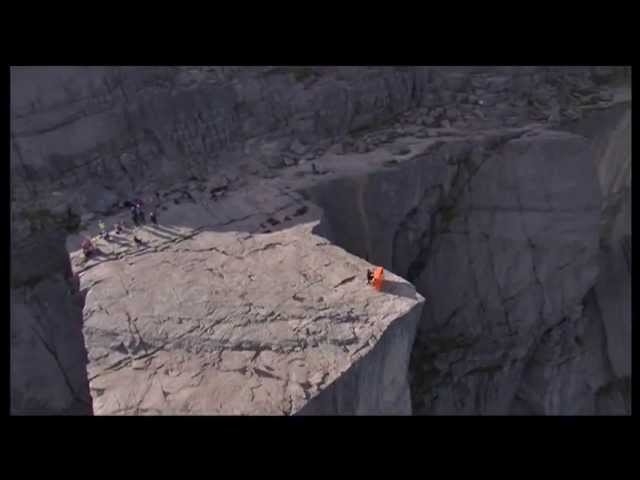 Incredible Piano Performance on Preikestolen (600m high cliff) in Norway