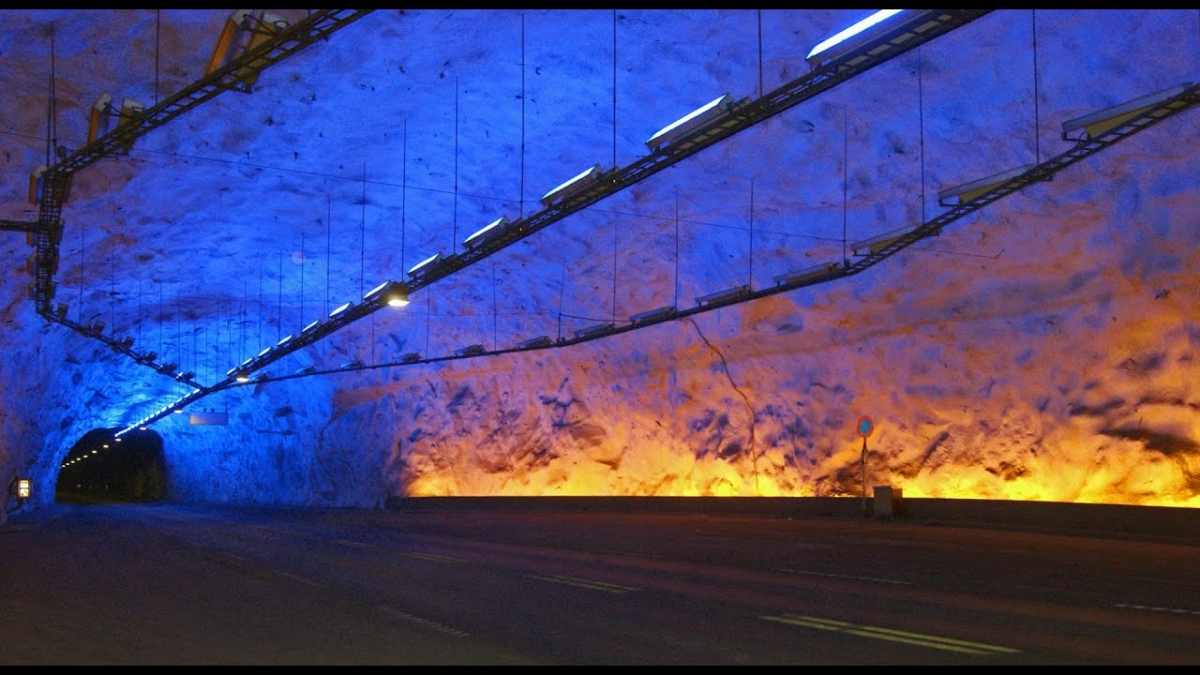 Najdłuższy i najgłębiej położony tunel podwodny otwarty!