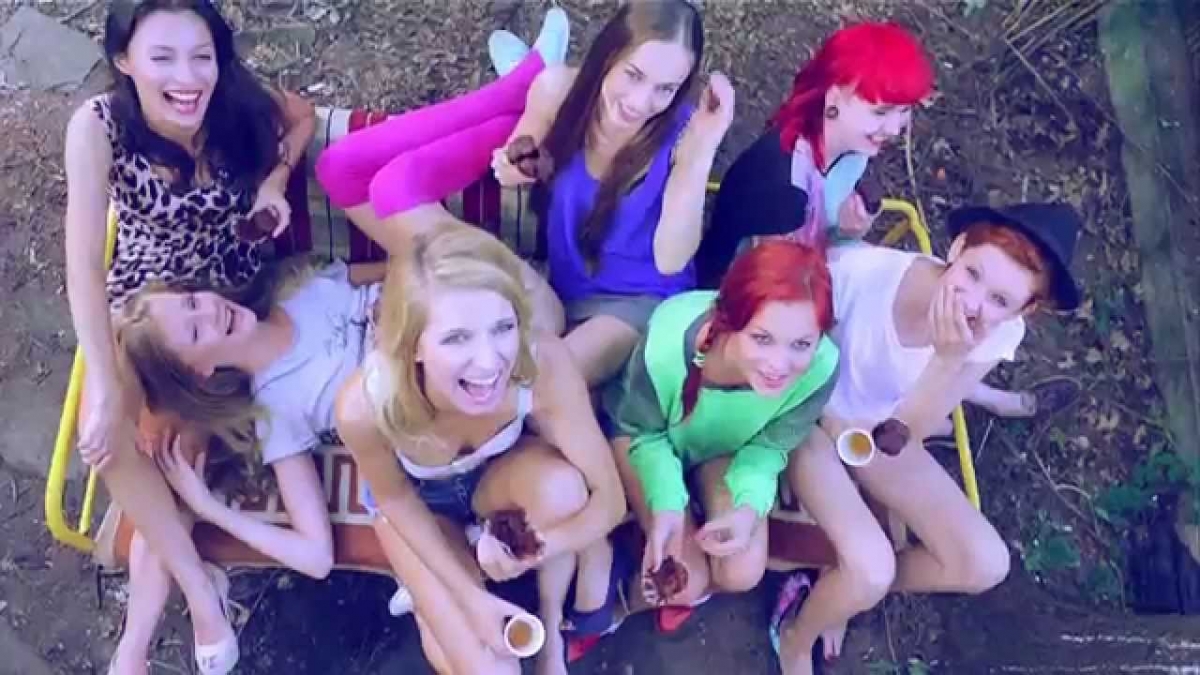 Pezet - Supergirl (Censored) [Official Music Video]