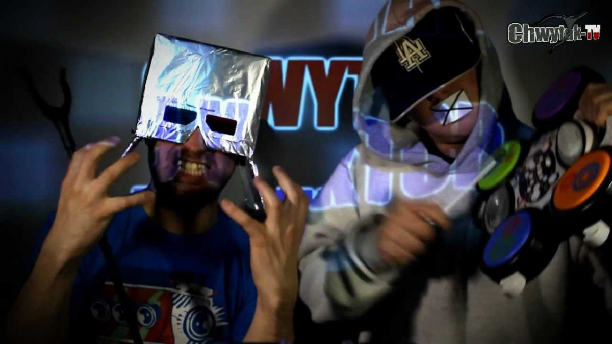 Chwytak feat. Dj Wiktor - Napijmy się gorzoły ( LMFAO parody ;)