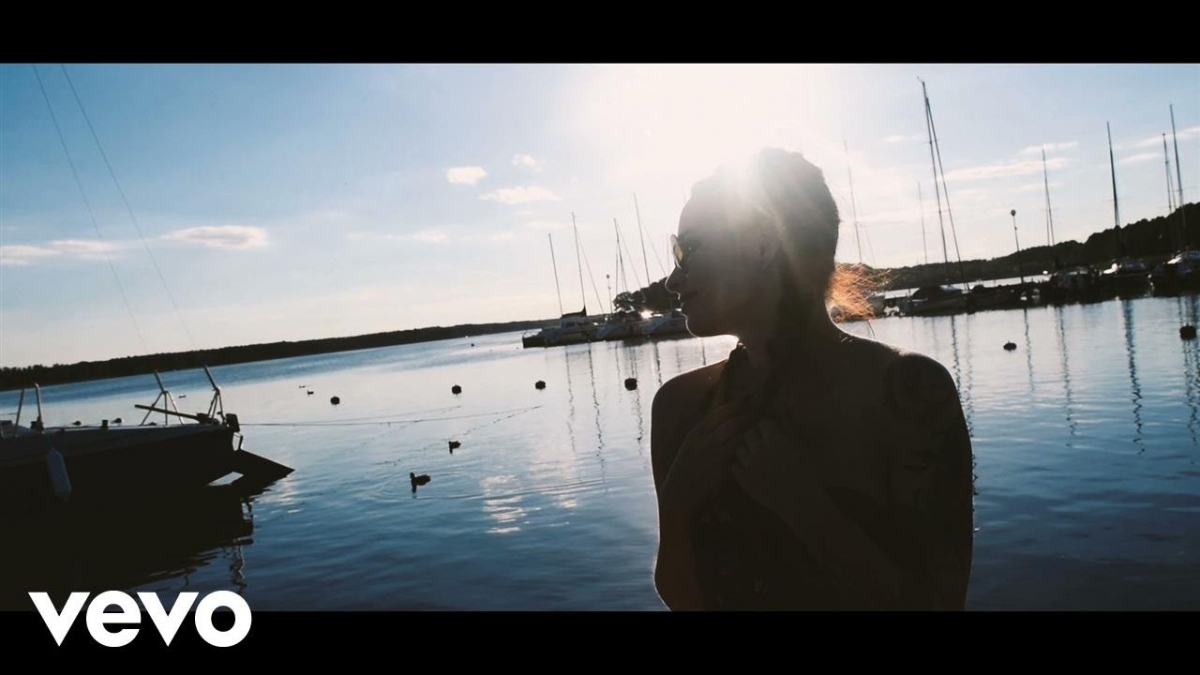 Ewelina Lisowska - Prosta sprawa (Official Music Video)
