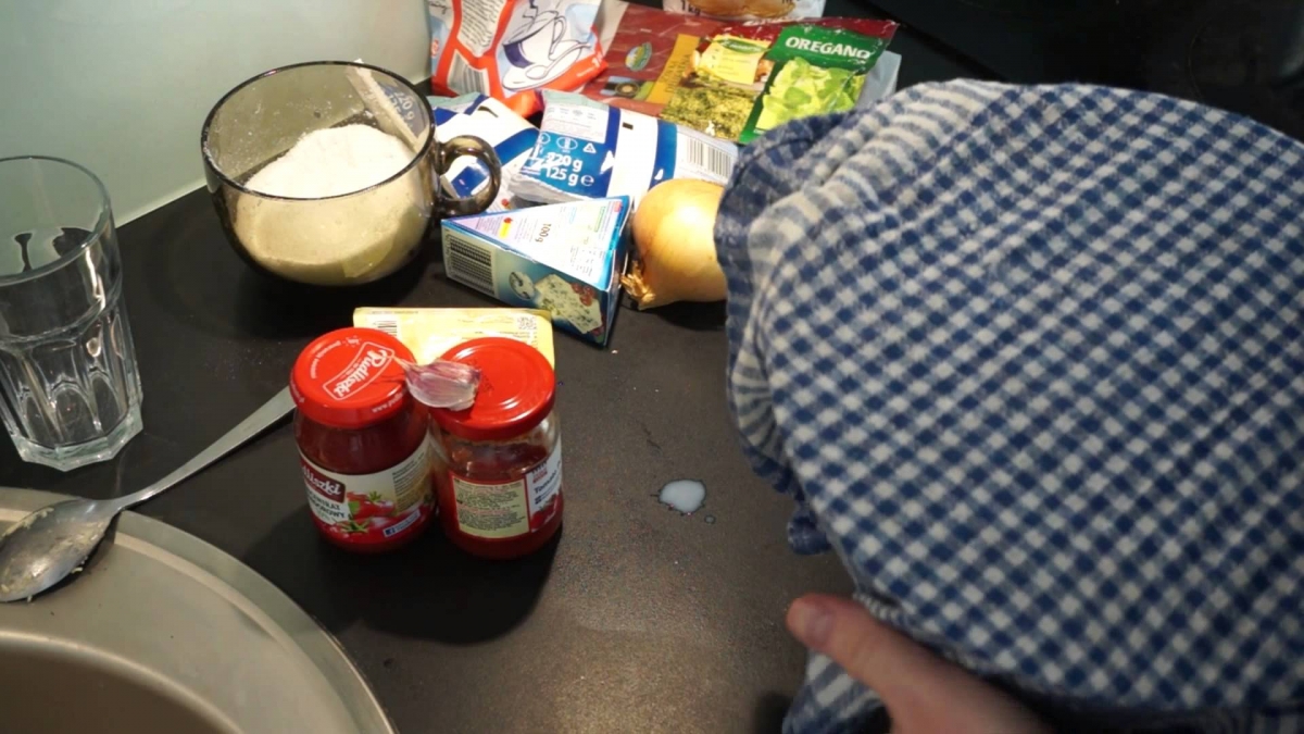 My recipe for Pizza. Video instructions for not advanced...