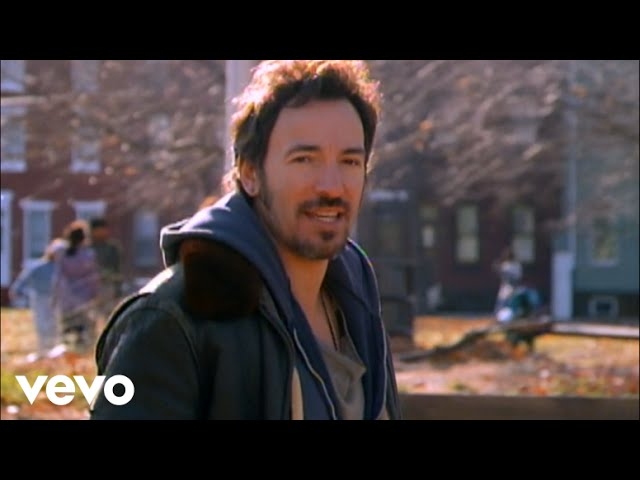 Bruce Springsteen - Streets of Philadelphia (Official Music Video)